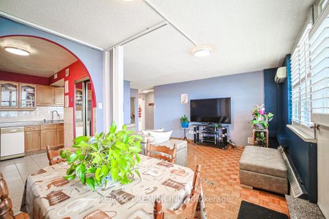 Photo 1 at 511 - 3460 Keele Street W, York University Heights, Toronto