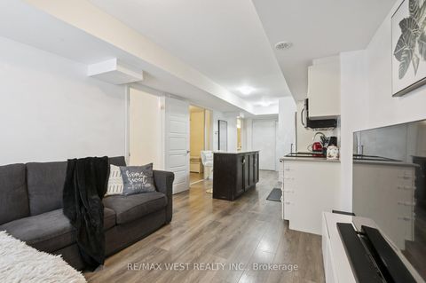 Photo 3 at 10 - 187 William Duncan Road, CFB, Toronto
