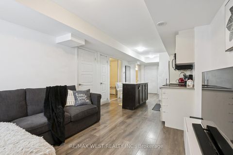 Photo 4 at 10 - 187 William Duncan Road, CFB, Toronto