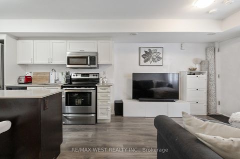 Photo 5 at 10 - 187 William Duncan Road, CFB, Toronto