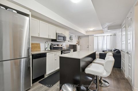 Photo 7 at 10 - 187 William Duncan Road, CFB, Toronto