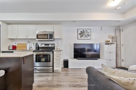 Photo 11 at 10 - 187 William Duncan Road, CFB, Toronto