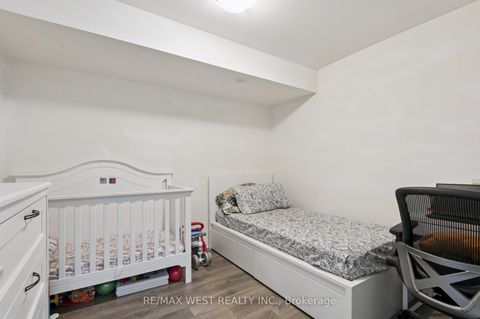 Photo 14 at 10 - 187 William Duncan Road, CFB, Toronto