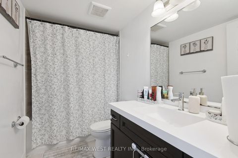 Photo 16 at 10 - 187 William Duncan Road, CFB, Toronto