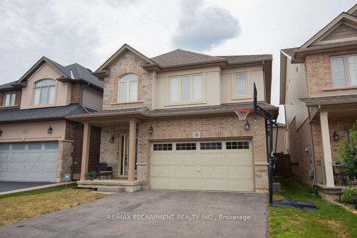 Photo 2 at 69 Winslow Way, Stoney Creek, Hamilton