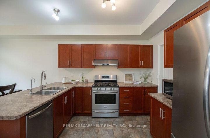 Photo 10 at 69 Winslow Way, Stoney Creek, Hamilton