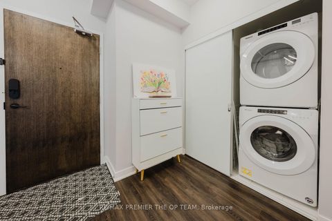 Photo 4 at 707 - 100 Eagle Rock Way, Maple, Vaughan
