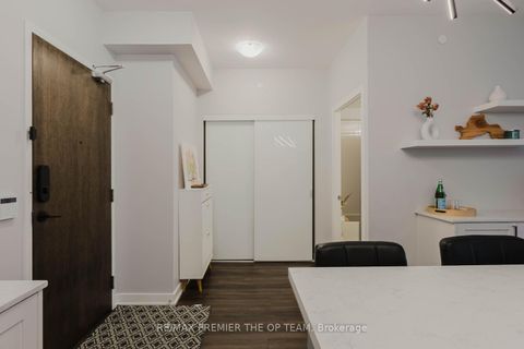 Photo 6 at 707 - 100 Eagle Rock Way, Maple, Vaughan