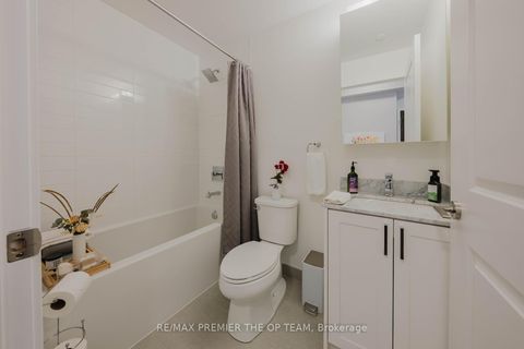 Photo 7 at 707 - 100 Eagle Rock Way, Maple, Vaughan