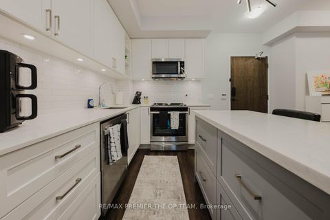 Photo 10 at 707 - 100 Eagle Rock Way, Maple, Vaughan