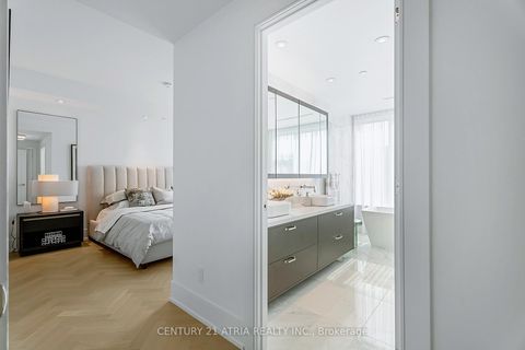 Photo 16 at 810 - 455 Wellington Street W, Waterfront Communities C1, Toronto