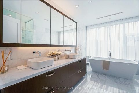 Photo 18 at 810 - 455 Wellington Street W, Waterfront Communities C1, Toronto