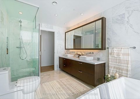 Photo 20 at 810 - 455 Wellington Street W, Waterfront Communities C1, Toronto