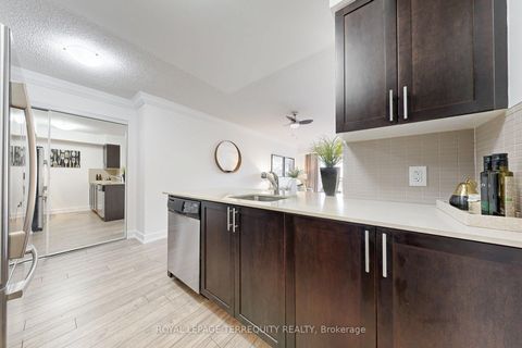 Photo 7 at 529 - 2 Eva Road, Etobicoke West Mall, Toronto