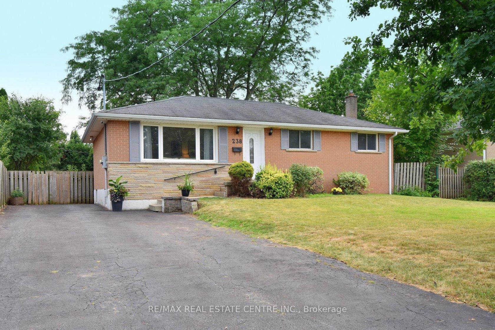 238 Kent Crescent E, Appleby, Burlington 