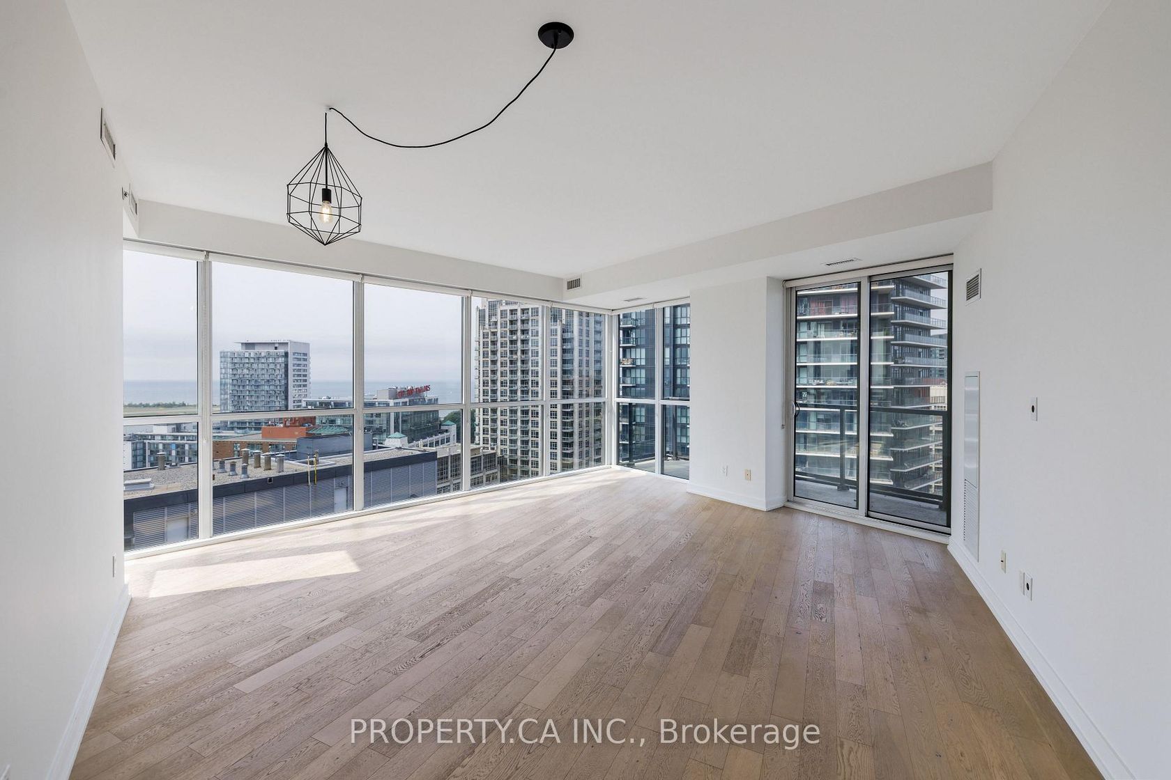 2112 - 20 Bruyeres Mews, Niagara, Toronto 