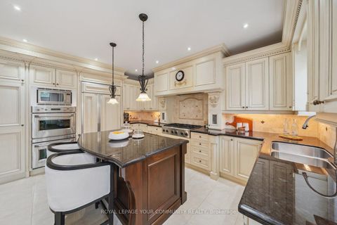 Photo 11 at 22 Theobalds Circle, Mill Pond, Richmond Hill