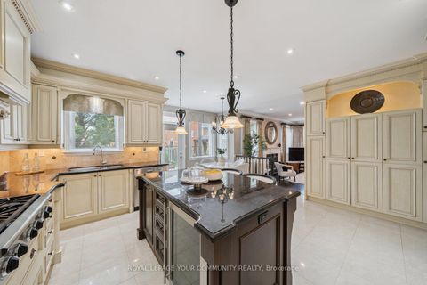Photo 12 at 22 Theobalds Circle, Mill Pond, Richmond Hill