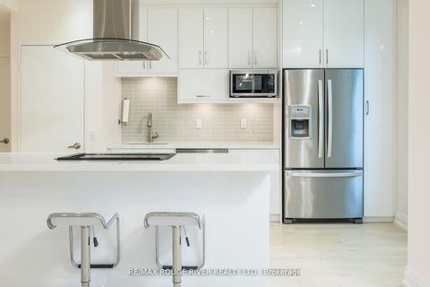 Photo 1 at 109 - 238 Doris Avenue, Willowdale East, Toronto