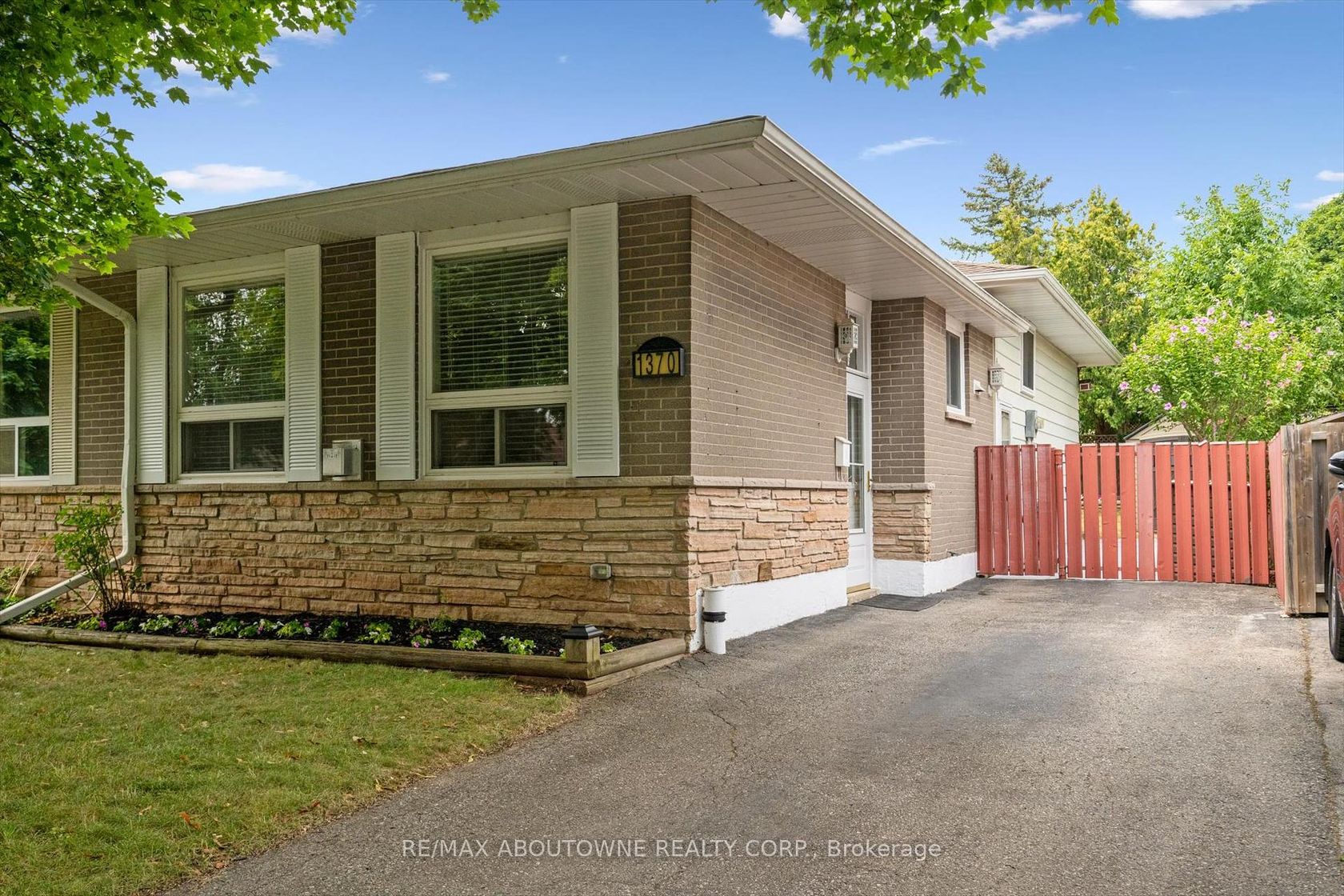 1370 Roylen Road, CP College Park, Oakville 
