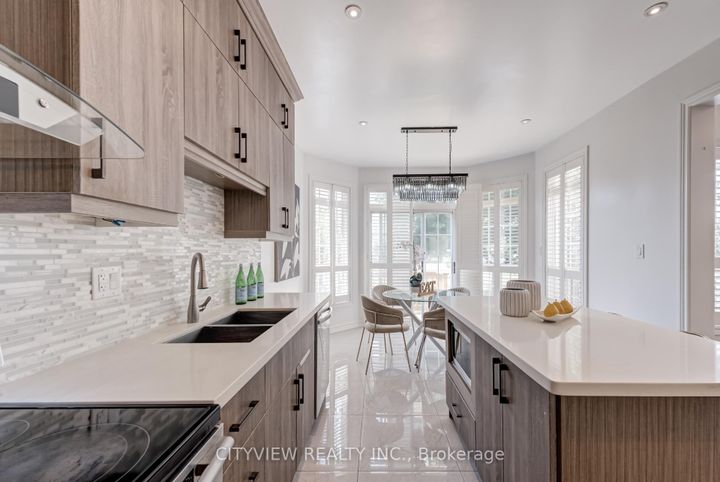 Photo 8 at 5842 Terrapark Trail, Churchill Meadows, Mississauga