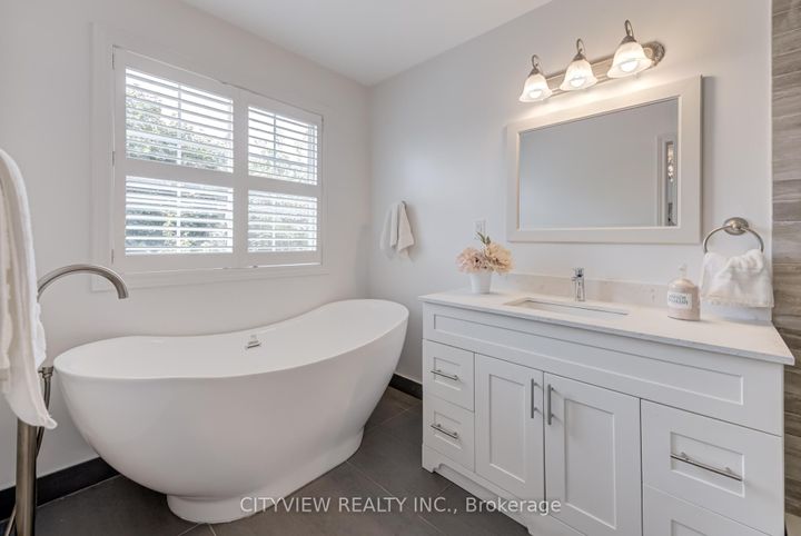 Photo 16 at 5842 Terrapark Trail, Churchill Meadows, Mississauga