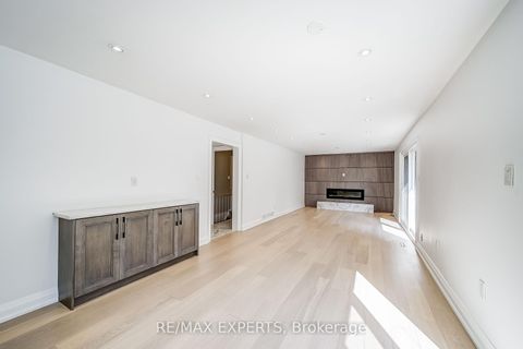 Photo 14 at 85 Villa Park Drive, East Woodbridge, Vaughan