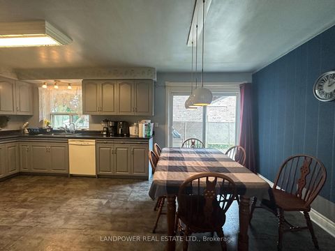 Photo 5 at 44 Starlight Crescent, Mill Pond, Richmond Hill