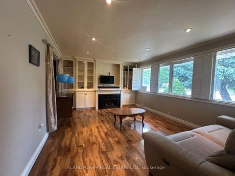 Photo 6 at 44 Starlight Crescent, Mill Pond, Richmond Hill