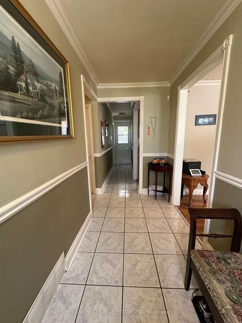 Photo 7 at 44 Starlight Crescent, Mill Pond, Richmond Hill