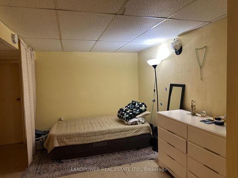 Photo 9 at 44 Starlight Crescent, Mill Pond, Richmond Hill