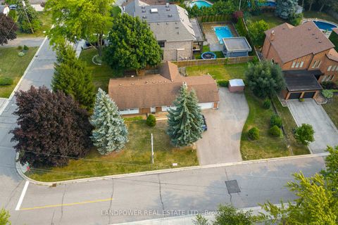 Photo 24 at 44 Starlight Crescent, Mill Pond, Richmond Hill