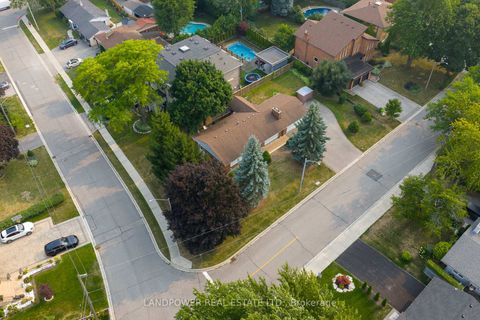 Photo 25 at 44 Starlight Crescent, Mill Pond, Richmond Hill