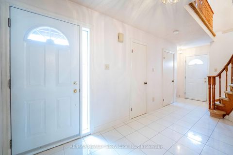 Photo 6 at 87 Birch Meadow Outlook, East Woodbridge, Vaughan