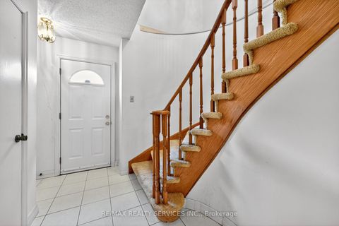 Photo 15 at 87 Birch Meadow Outlook, East Woodbridge, Vaughan
