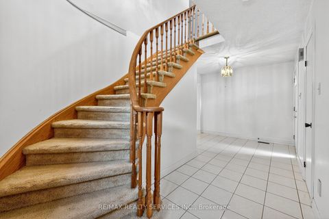 Photo 16 at 87 Birch Meadow Outlook, East Woodbridge, Vaughan