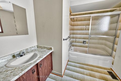 Photo 19 at 87 Birch Meadow Outlook, East Woodbridge, Vaughan