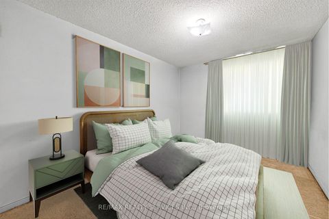 Photo 21 at 87 Birch Meadow Outlook, East Woodbridge, Vaughan