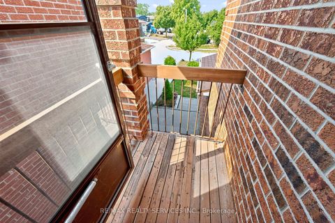 Photo 25 at 87 Birch Meadow Outlook, East Woodbridge, Vaughan