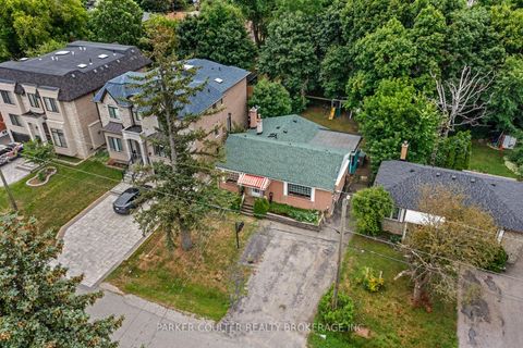 Photo 3 at 105 Rockport Crescent, Crosby, Richmond Hill