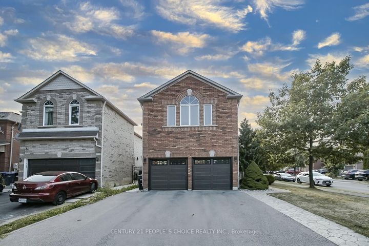 Photo 2 at 1 LAKE LOUISE Drive, Fletcher's Meadow, Brampton