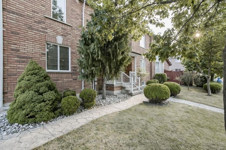 Photo 4 at 1 LAKE LOUISE Drive, Fletcher's Meadow, Brampton