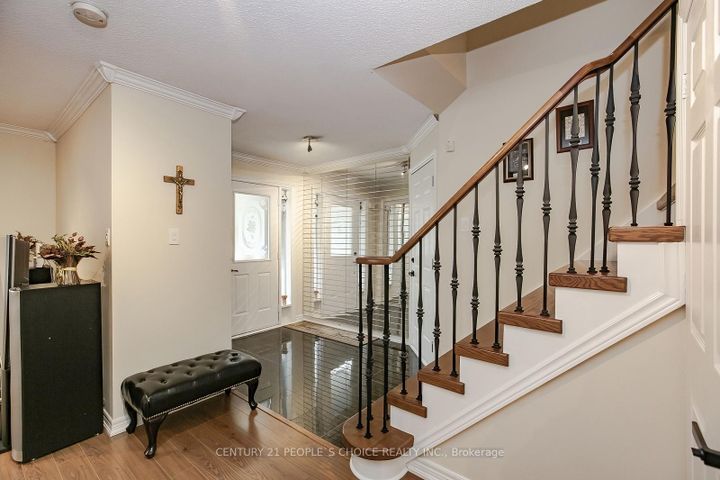 Photo 8 at 1 LAKE LOUISE Drive, Fletcher's Meadow, Brampton