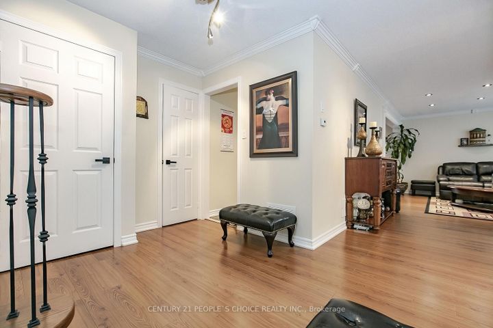 Photo 9 at 1 LAKE LOUISE Drive, Fletcher's Meadow, Brampton