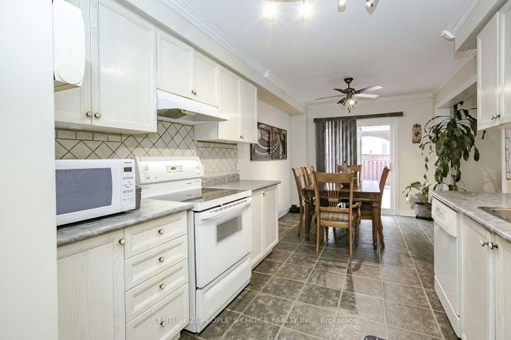 Photo 13 at 1 LAKE LOUISE Drive, Fletcher's Meadow, Brampton