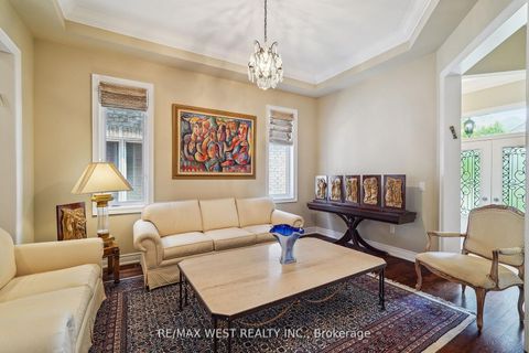 Photo 1 at 160 Townsgate Drive, Yorkhill, Vaughan