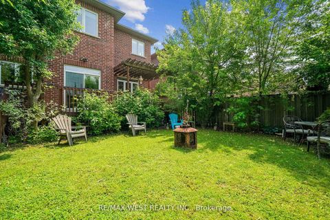 Photo 12 at 160 Townsgate Drive, Yorkhill, Vaughan
