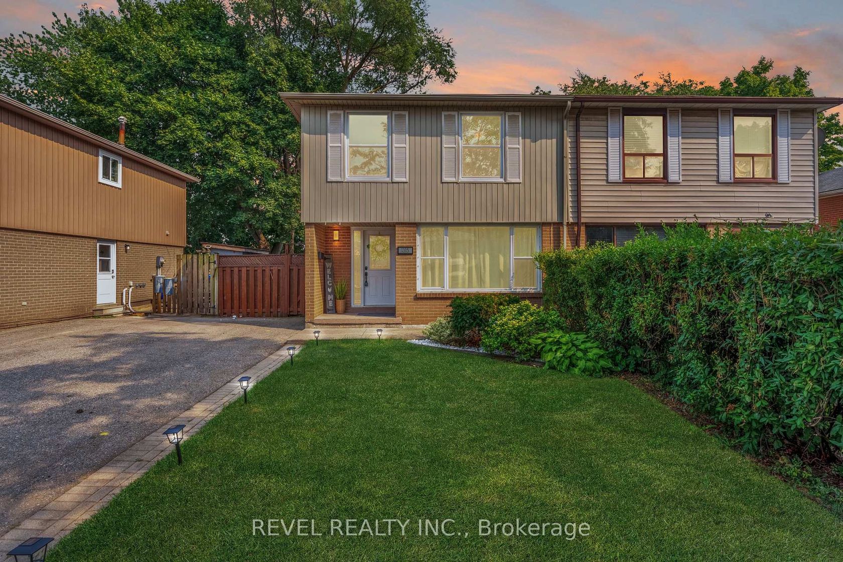 1315 Playford Road, Clarkson, Mississauga 