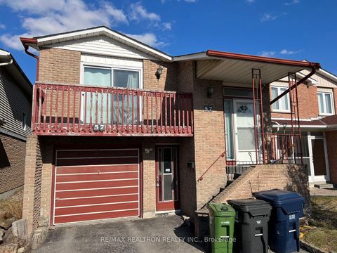 Photo 2 at 57 Copperwood Square, Milliken, Toronto