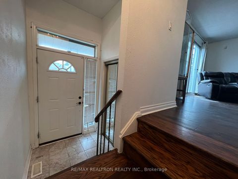 Photo 4 at 57 Copperwood Square, Milliken, Toronto